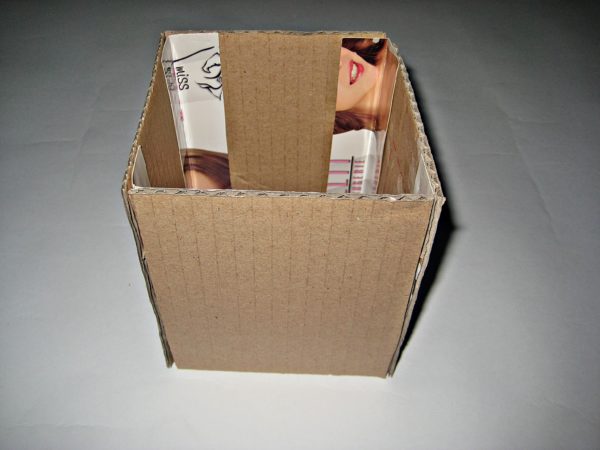 Коробка из плотного картона