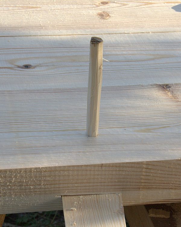 Перекладины можно закрепить деревянными шкантами