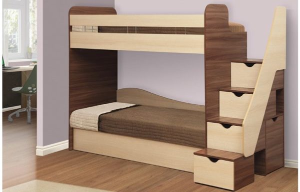 Пример кровати с безопасной лестницей, под ступеньками которой находятся ящики для хранения