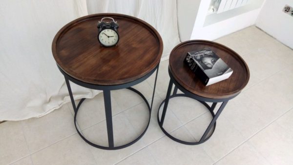 Тумба круглой формы в стиле лофт выглядит необычно и может использоваться как кофейный столик