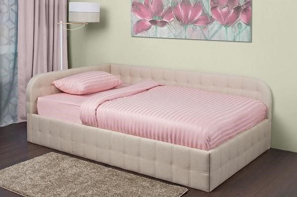 Односпальная кровать с оригинальным дизайном станет удачным украшением комнаты