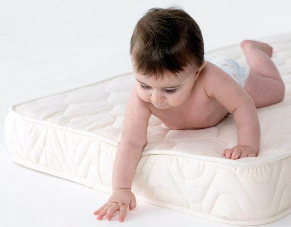 Большинство матрасов для младенцев имеют фиксированные размеры