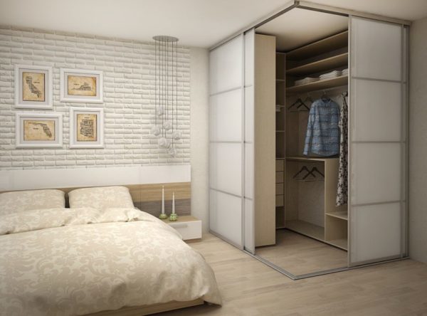 Наиболее распространенное месторасположение гардеробной — спальня