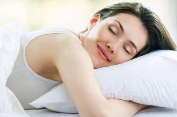 Здоровый сон зависит от многих факторов, в том числе и от правильного расположения кровати