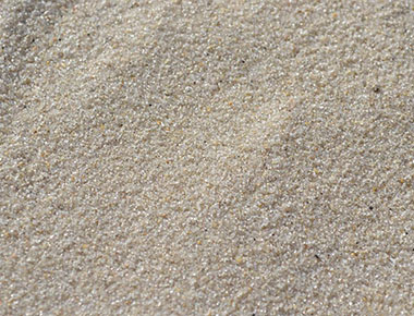 В качестве наполнителя используют кварцевый песок