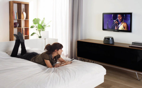 Расстояние между кроватью и телевизором должно быть не меньше 2 метров