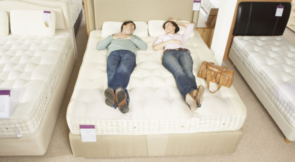 Как выбрать кровать двуспальную