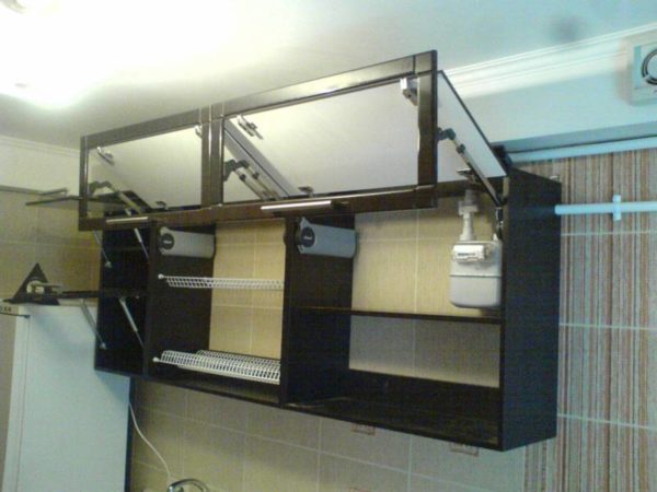 Навесные шкафы на кухне