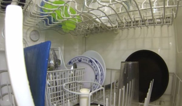 Посудомоечная машина внутри