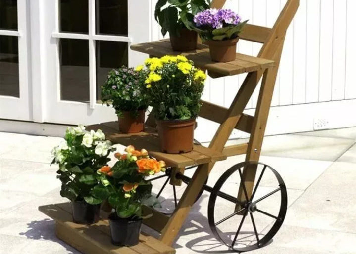 Подставка для цветов на колесиках - особенности, варианты конструкции, изготовление