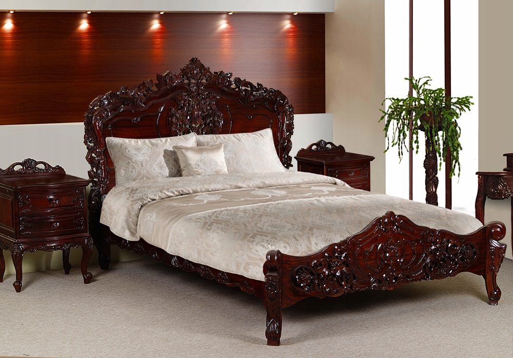Резная кровать для спальни в стиле рококо