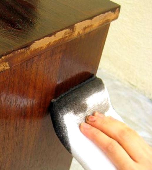 Как перекрасить полированную мебель без снятия лака — методики, инструменты, полезные советы
