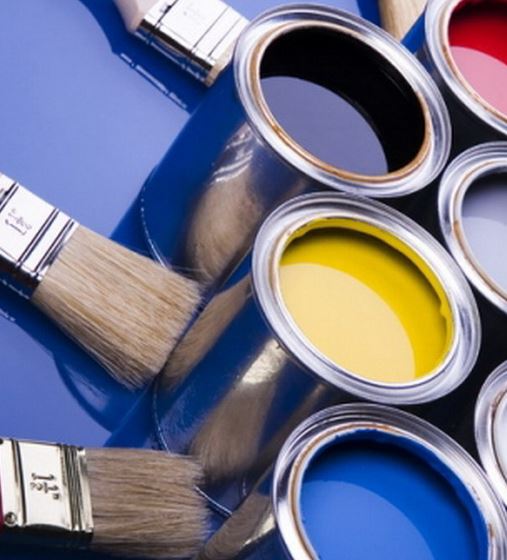 Как перекрасить полированную мебель без снятия лака — методики, инструменты, полезные советы
